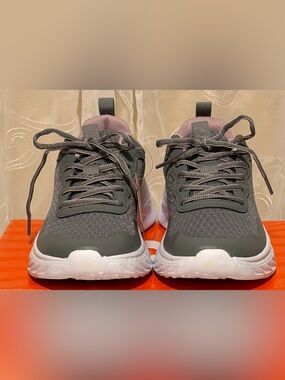 NEW! Charly Women’s Aircraft Sneakers in Gray and White - Size 8 Medium